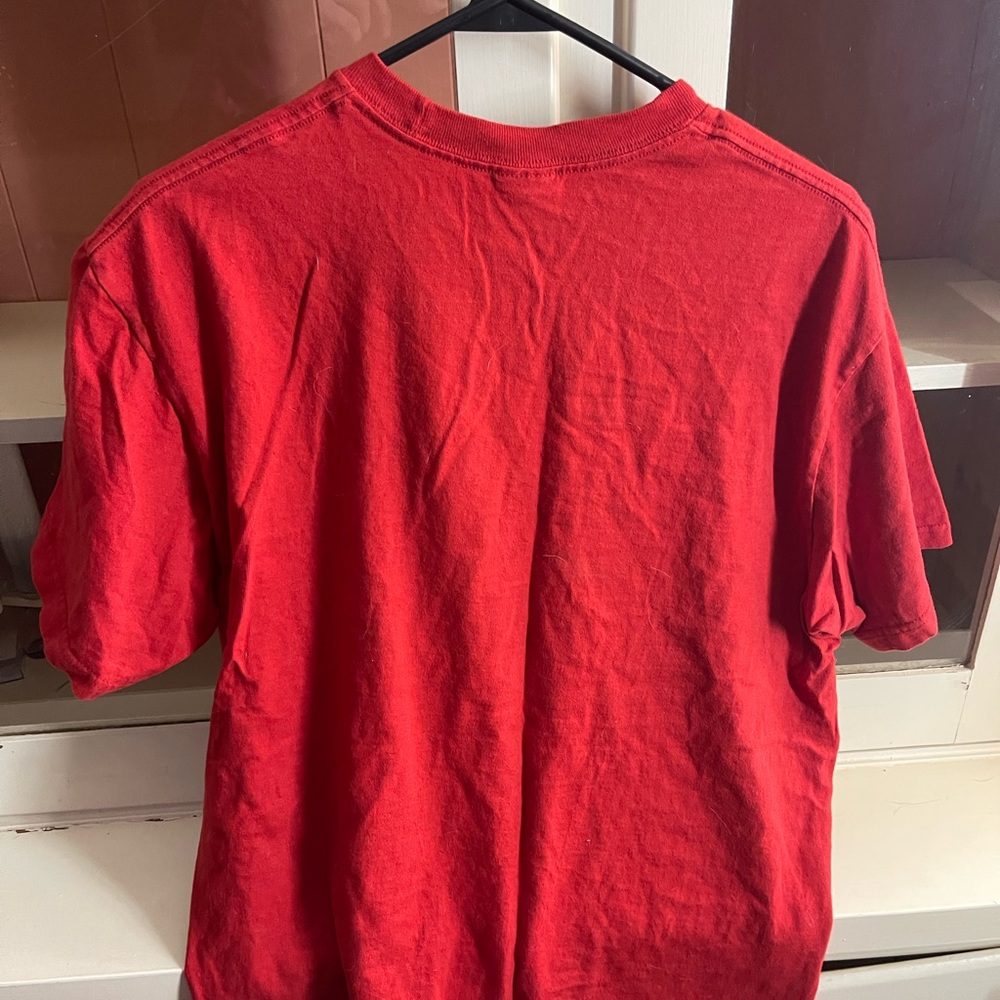 Men’s large supreme tee